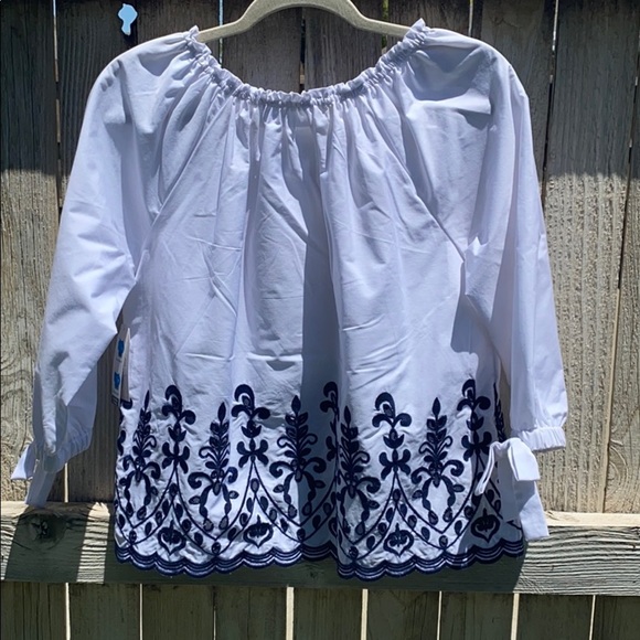 Time and Tru Blouse - Picture 5 of 6